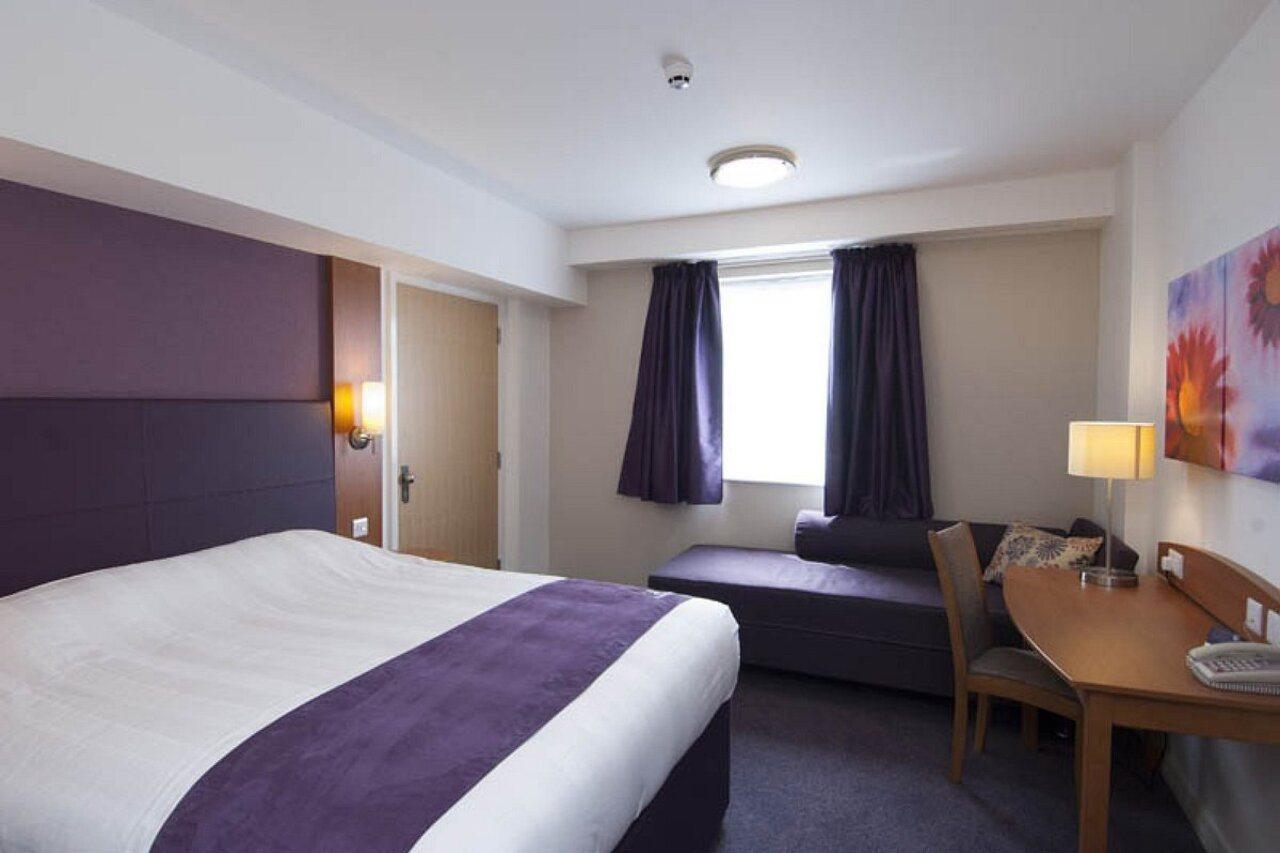 Premier Inn Brentwood Ngoại thất bức ảnh