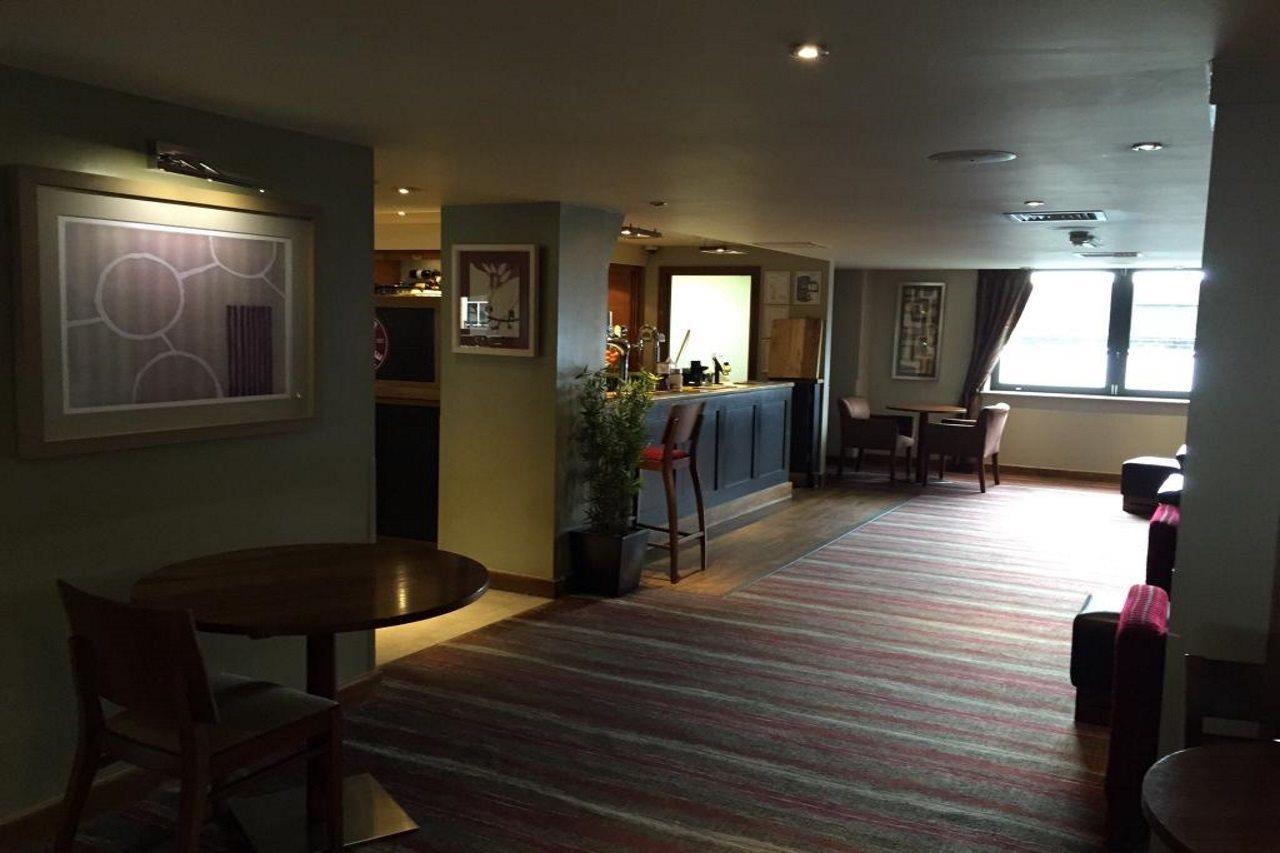 Premier Inn Brentwood Ngoại thất bức ảnh