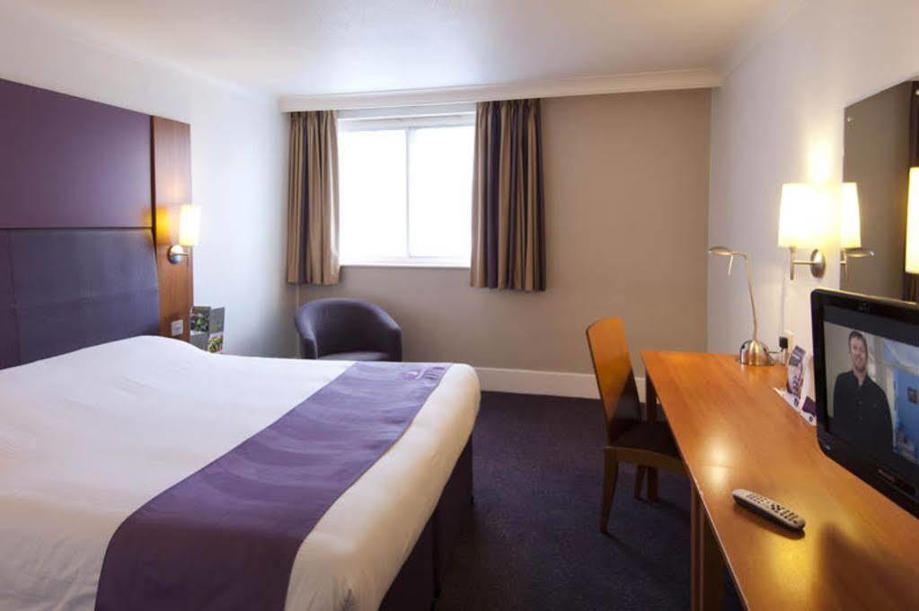 Premier Inn Brentwood Ngoại thất bức ảnh