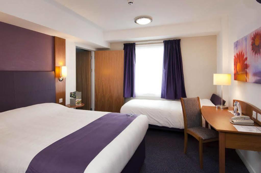 Premier Inn Brentwood Ngoại thất bức ảnh