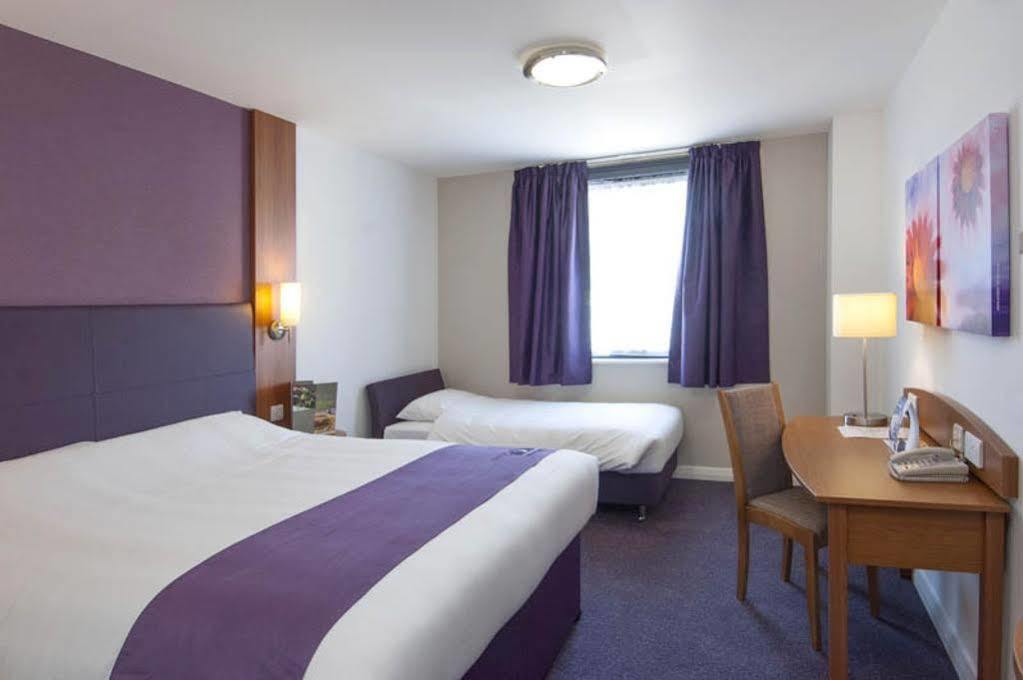 Premier Inn Brentwood Ngoại thất bức ảnh