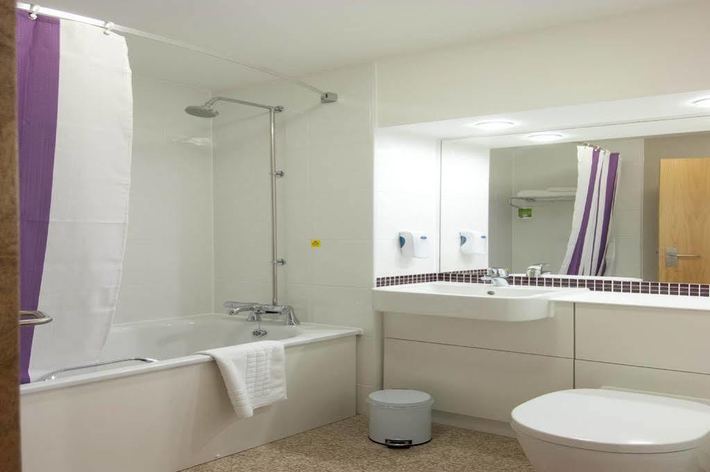 Premier Inn Brentwood Ngoại thất bức ảnh