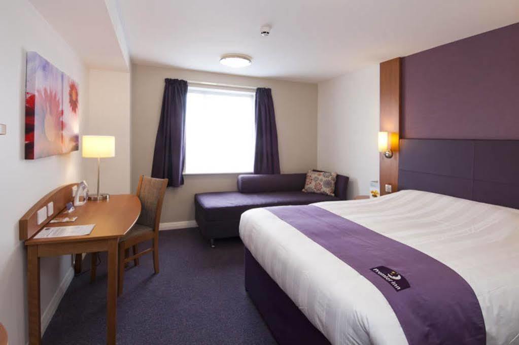 Premier Inn Brentwood Ngoại thất bức ảnh