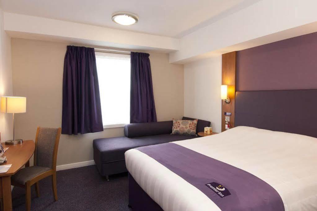 Premier Inn Brentwood Ngoại thất bức ảnh